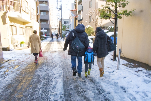 靴 雪 滑り 止め 安い 応急 処置